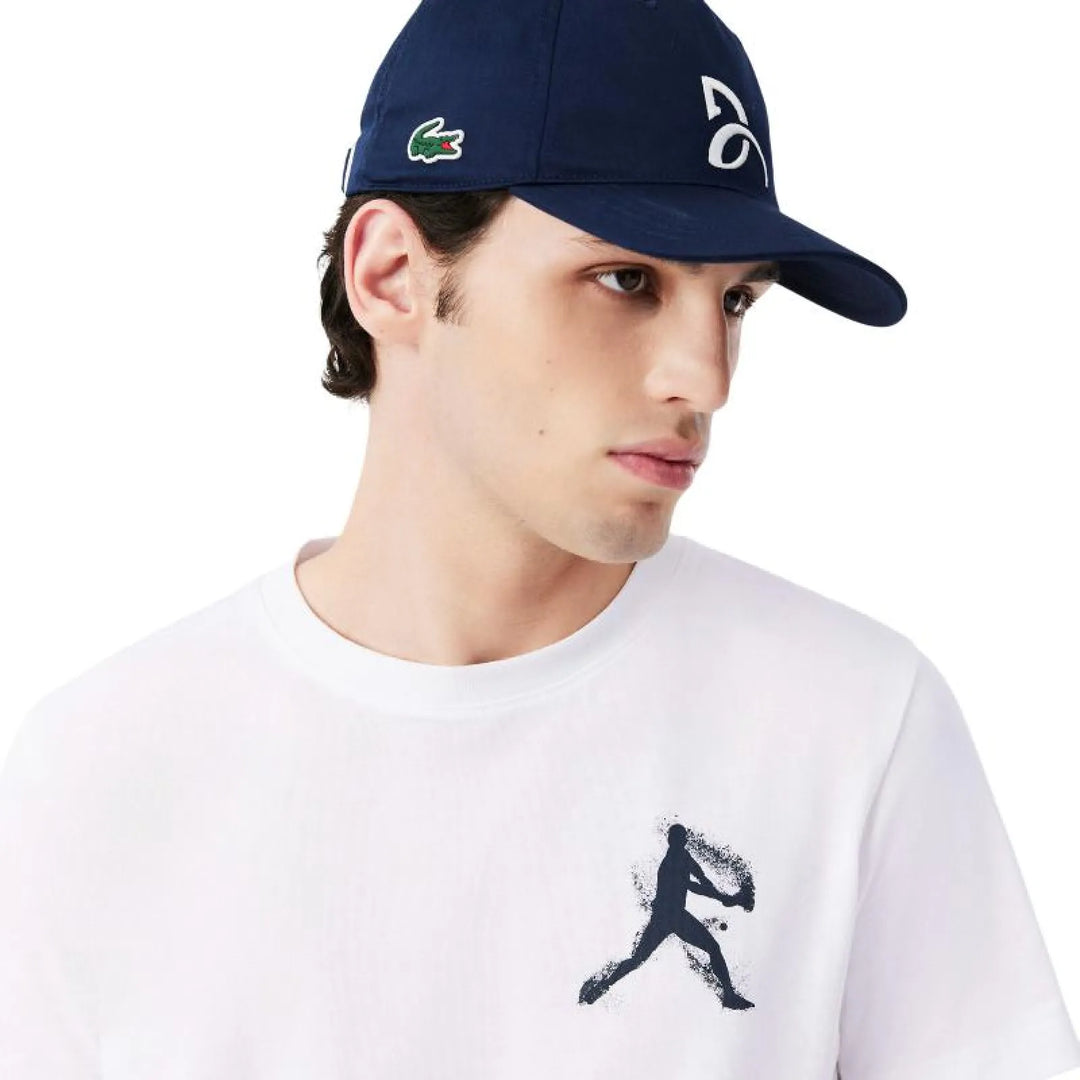 Pack Camiseta Lacoste Novak Djokovic Blanco y Gorra Negro