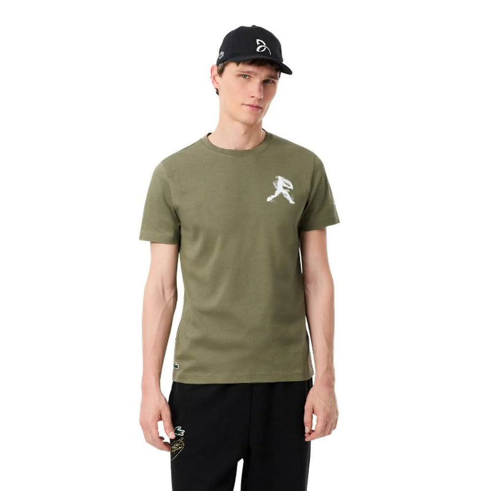 Pack Camiseta Lacoste Novak Djokovic Kaki y Gorra Negro